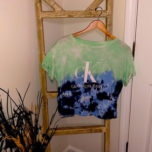 CALVIN KLEIN TYE DYE GREEN AND BLUE CROP TOP SHIRT